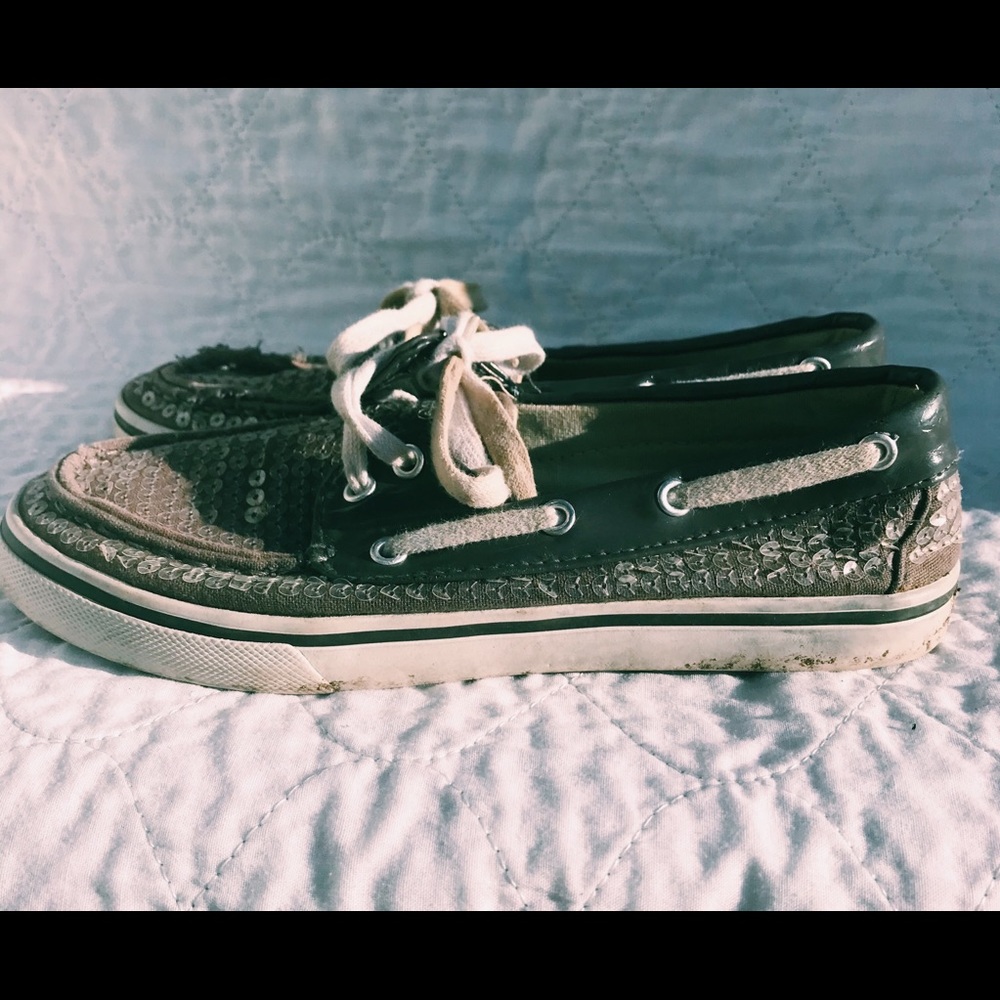 Dexter woman’s gray and white sequined boat shoes!
